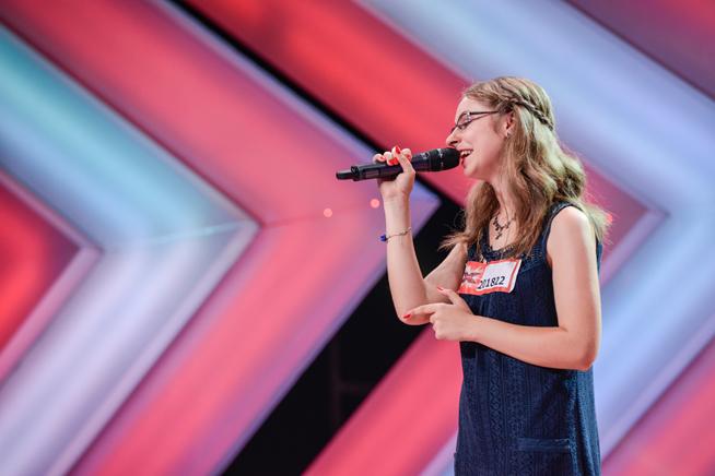 Petra Pintelei îşi caută locul pe scena X Factor duminica aceasta