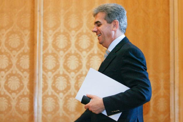 Eugen Nicolăescu spune că nu are ce căuta la conducerea Ministerului Sănătăţii dacă nu se adoptă pachetul de baza