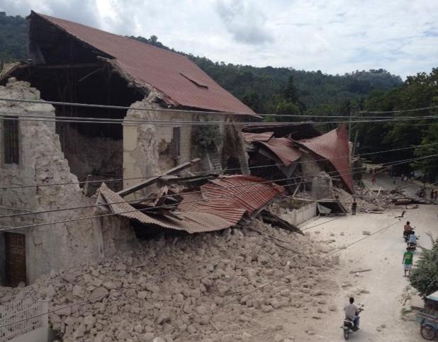 CUTREMUR VIOLENT, cu magnitudinea 7,2 grade pe scara Richter, în Filipine. Cel puţin 32 persoane au murit (VIDEO)