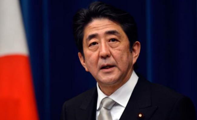Premierul nipon, Shinzo Abe, mănâncă orez de la Fukushima