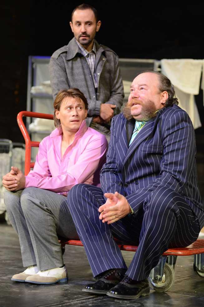 “Revizorul” e la TNB. La 19 octombrie, pe scena Sălii Studio, o nouă reprezentaţie cu spectacolul de succes al lui Felix Alexa 18464610