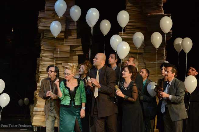 “Revizorul” e la TNB. La 19 octombrie, pe scena Sălii Studio, o nouă reprezentaţie cu spectacolul de succes al lui Felix Alexa 18464611