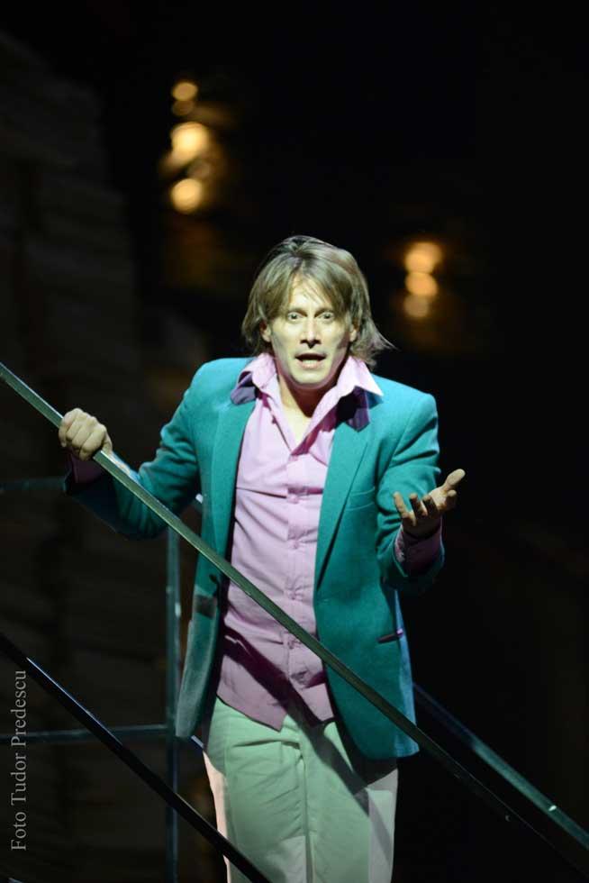 “Revizorul” e la TNB. La 19 octombrie, pe scena Sălii Studio, o nouă reprezentaţie cu spectacolul de succes al lui Felix Alexa 18464614