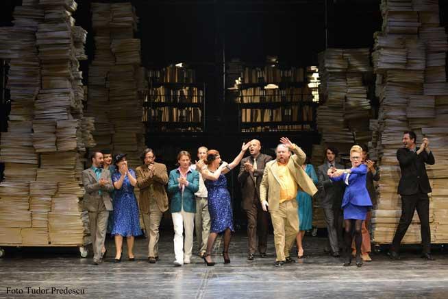 “Revizorul” e la TNB. La 19 octombrie, pe scena Sălii Studio, o nouă reprezentaţie cu spectacolul de succes al lui Felix Alexa 18464616