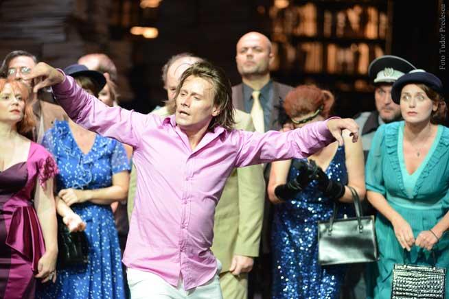 “Revizorul” e la TNB. La 19 octombrie, pe scena Sălii Studio, o nouă reprezentaţie cu spectacolul de succes al lui Felix Alexa 18464620