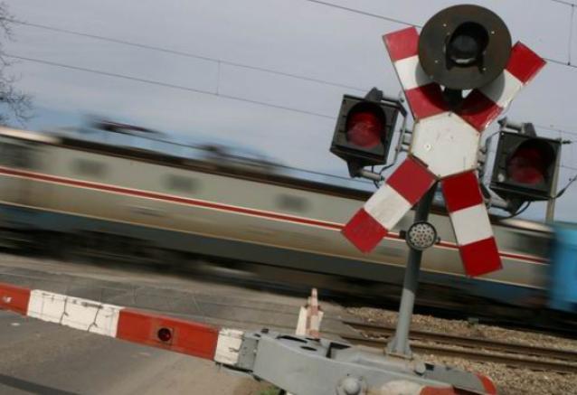 Accident FEROVIAR în Bistriţa: Cel puţin 14 persoane au fost rănite, după ce un tren de marfă a lovit o drezină