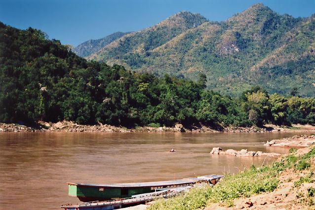 Tragedie aviatică în Laos: 39 de oameni au murit după ce avionul în care se aflau s-a prăbuşit în fluviul Mekong