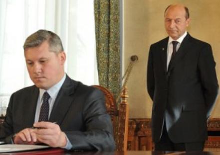 Băsescu: Predoiu să nu-mi dea lecţii. M-a rugat să vorbesc cu Ponta să-l păstreze în Guvern