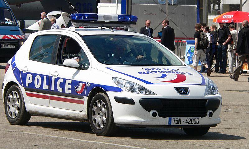 Două persoane luate ostatice într-o bancă din Paris