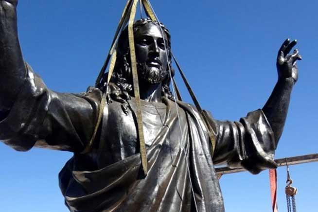 Impresionantă statuie a lui Hristos, construită în Siria, poate fi văzută din Liban, Palestina şi Israel