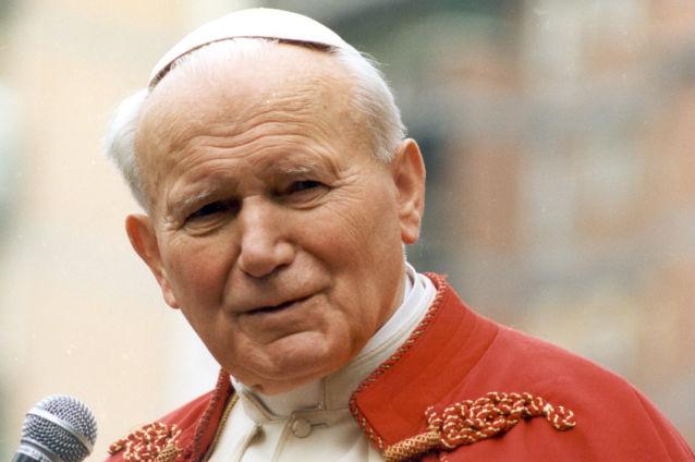 Relicva papei Ioan Paul al II-lea, într-o procesiune pe străzile Capitalei, duminica aceasta