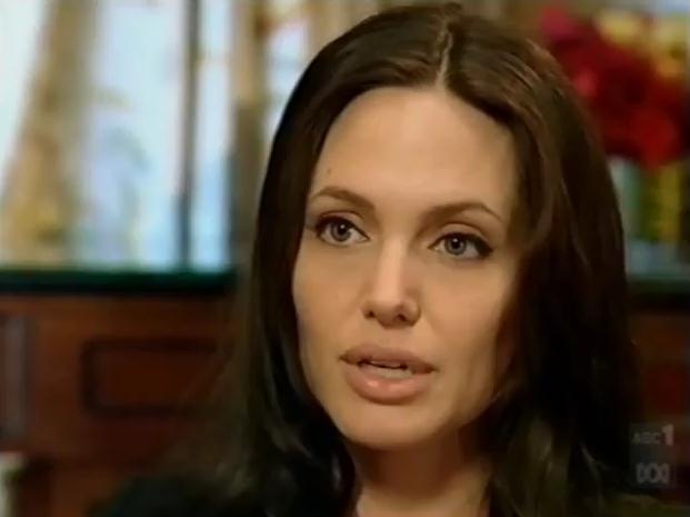 Angelina Jolie ar putea primi 50 de milioane de dolari pentru un volum autobiografic