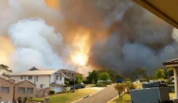 Pompierii vor să evite un &quot;mega-incendiu&quot; în sud-estul Australiei (VIDEO)