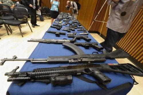 Studiu Interpol: în lume există 650 de milioane de arme deţinute de civili
