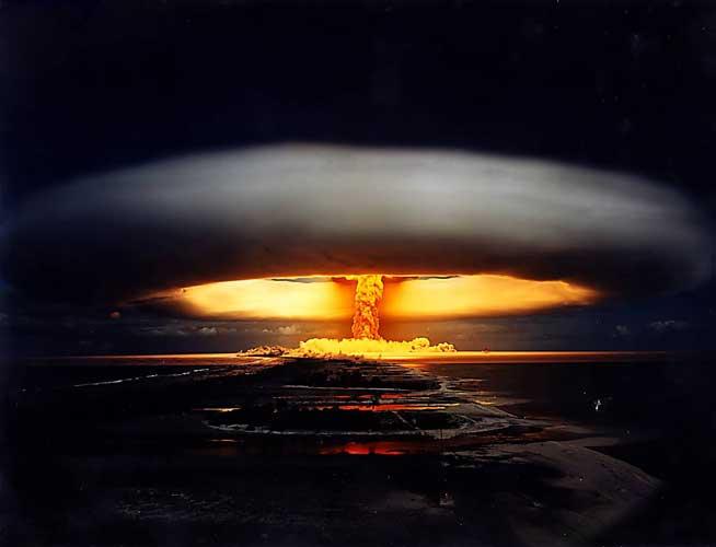 Cum putea să explodeze bomba atomică din cauza neglijenţei unor ofiţeri americani 