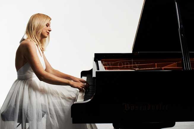 La Ateneul Român vine “pianista YouTube”, Valentina Lisitsa