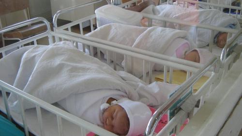 Ca în TELENOVELE: Două mame şi-au dat seama că fiicele lor au fost schimbate la naştere