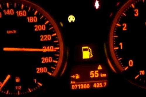 Un şofer bucureştean a rămas pieton după ce a fost prins conducând cu 240 km/h pe Autostrada Transilvania