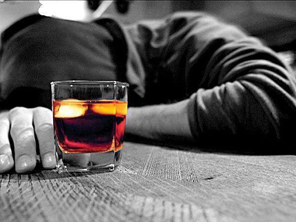 15.000 de români mor în fiecare an din cauza consumului de alcool. Suntem pe PRIMUL loc în Uniunea Europeană
