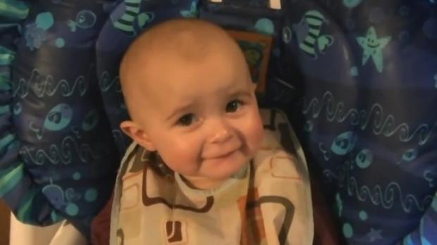 Impresionant: Un copilaş de doar zece luni plânge ca un adult VIDEO