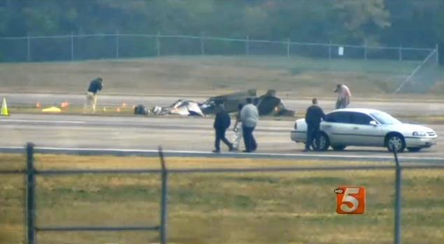 Întâmplare INCREDIBILĂ pe un aeroport din SUA: Un avion s-a prăbușit, pilotul a murit, însă nimeni nu a observat asta timp de 6 ore! (VIDEO)