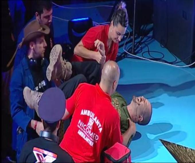 Cheloo, accident grav la X Factor! Artistul a fost transportat de urgenţă la spital!