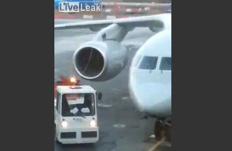 Ce se întâmplă cu bagajele pasagerilor, după aterizarea avionului. Imagini SCANDALOASE, filmate pe aeroport (VIDEO)