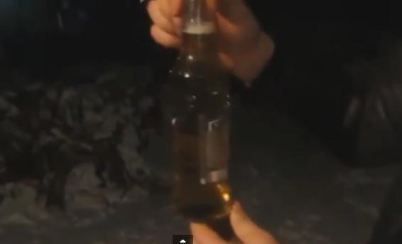 Experiment INEDIT: Ce se întâmplă dacă desfaci o sticlă de bere în Siberia? (VIDEO)