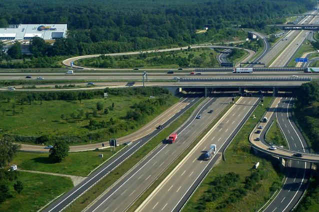 Germania ar putea introduce o taxă de autostradă de până la 100 de euro pe an pentru şoferii străini