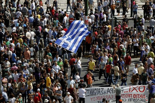 Grecia, PARALIZATĂ de o grevă generală. Oamenii protestează împotriva măsurilor de austeritate