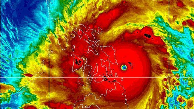 Cel mai puternic ciclon din istorie a lovit arhipelagul Filipine. Preşedintele ţării: &quot;Locuitorii se află în mare pericol!&quot; (VIDEO)