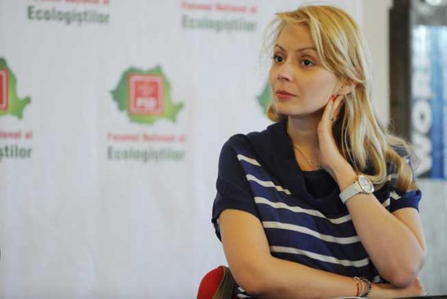 Daciana Sârbu şi Corina Creţu, susţinute de PSD Ilfov pentru alegerile europarlamentare. Caracterizare: &quot;Dăruire, putere de muncă, experienţă&quot;