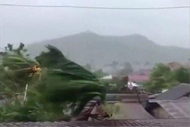 Super-taifunul Haiyan a făcut RAVAGII în Filipine: Bilanţul ciclonului depăşeşte 1.200 de morţi (VIDEO)