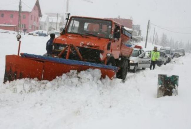 Dacă va ninge va fi HAOS. Jumătate din teritoriul României va rămâne îngropat în troiene de zăpadă