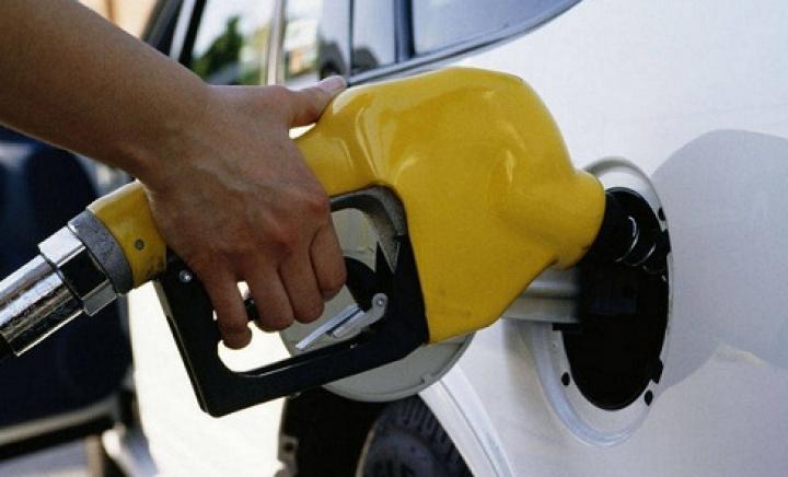 Accizele pentru carburanţi vor creşte cu 20%, de la 1 ianuarie 2014 