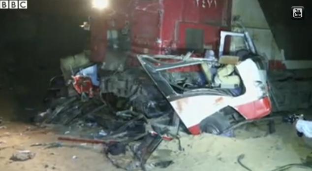 TRAGEDIE în Egipt: 24 de oameni au murit, după ce un tren s-a ciocnit cu un camion şi un minibuz (VIDEO)