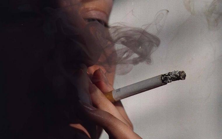 Peste 15% dintre decesele din România sunt cauzate de fumat 