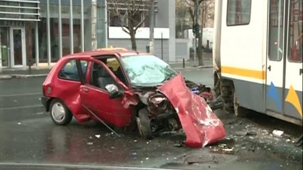 Accident grav în centrul Capitalei. Un şofer băut a intrat într-un tramvai, pe şoseaua Nicolae Titulescu