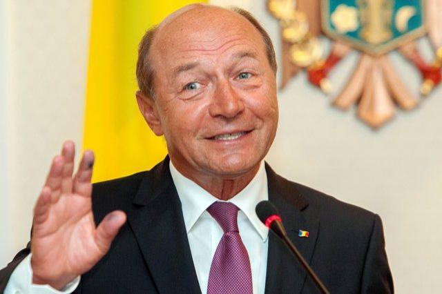 Băsescu îi răspunde lui Ponta: Dacă nu se renunță la creșterea accizei la carburanți, voi retrimite bugetul la Parlament și îl voi contesta și la CCR