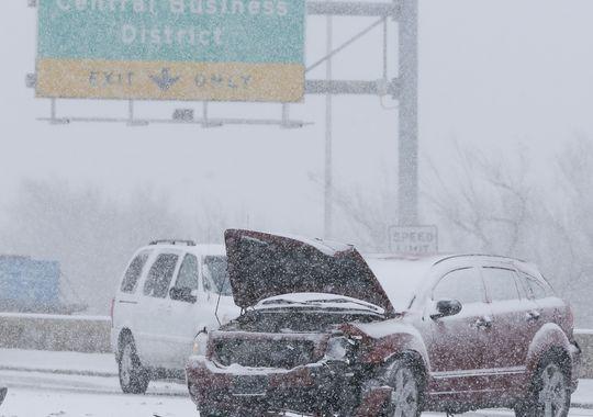 Furtunile de ZĂPADĂ şi ploaia îngheţată au ucis 13 persoane în Statele Unite (VIDEO)  