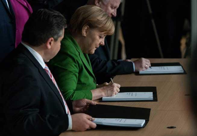 Merkel a bătut palma cu social-democraţii pentru o mare coaliţie. Premieră în Germania: salariu minim!