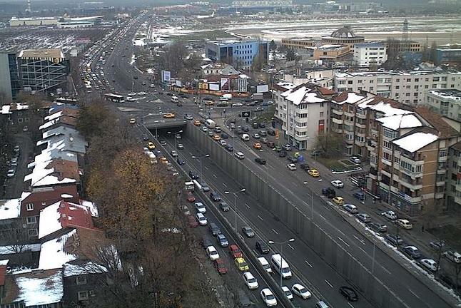 Coloană de maşini pe DN1, la intrarea în Capitală. Vezi IMAGINI LIVE pe webcam jurnalul.ro 