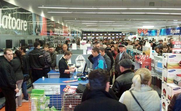 Cumpărătorii se plâng de Black Friday. Oamenii au reclamat la Protecţia Consumatorului reducerile fictive 
