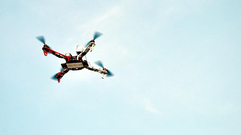 Hackerii pot prelua controlul asupra dronelor. Chiar şi în zbor!