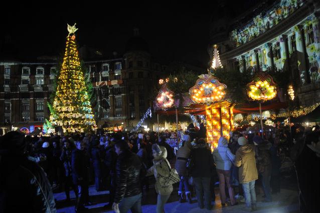 Aproape trei milioane de beculeţe pentru sărbătorile de iarnă vor fi aprinse vineri în Bucureşti