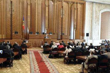Comuniştii cer audierea în Parlament a lui Timofti şi Leancă în legătură cu declaraţiile lui Băsescu