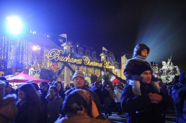 Trei milioane de beculeţe pentru sărbătorile de iarnă, aprinse de Oprescu în Bucureşti 