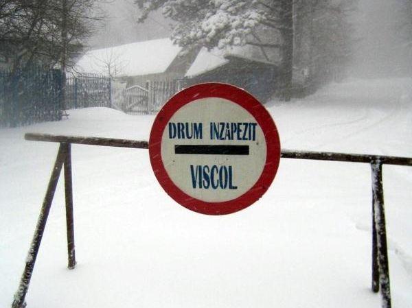 Traficul greu, restricționat pe DN 13A, Miercurea Ciuc - Odorheiu Secuiesc, din cauza ninsorilor abundente 