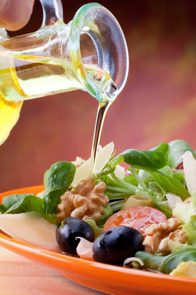 Dieta mediteraneană luptă cu demenţa - Ulei de măsline, legume şi fructe crude sau coapte, brânzeturi de lapte de capră