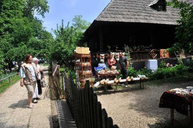 Festivalul Florile Dalbe, la Muzeul Satului